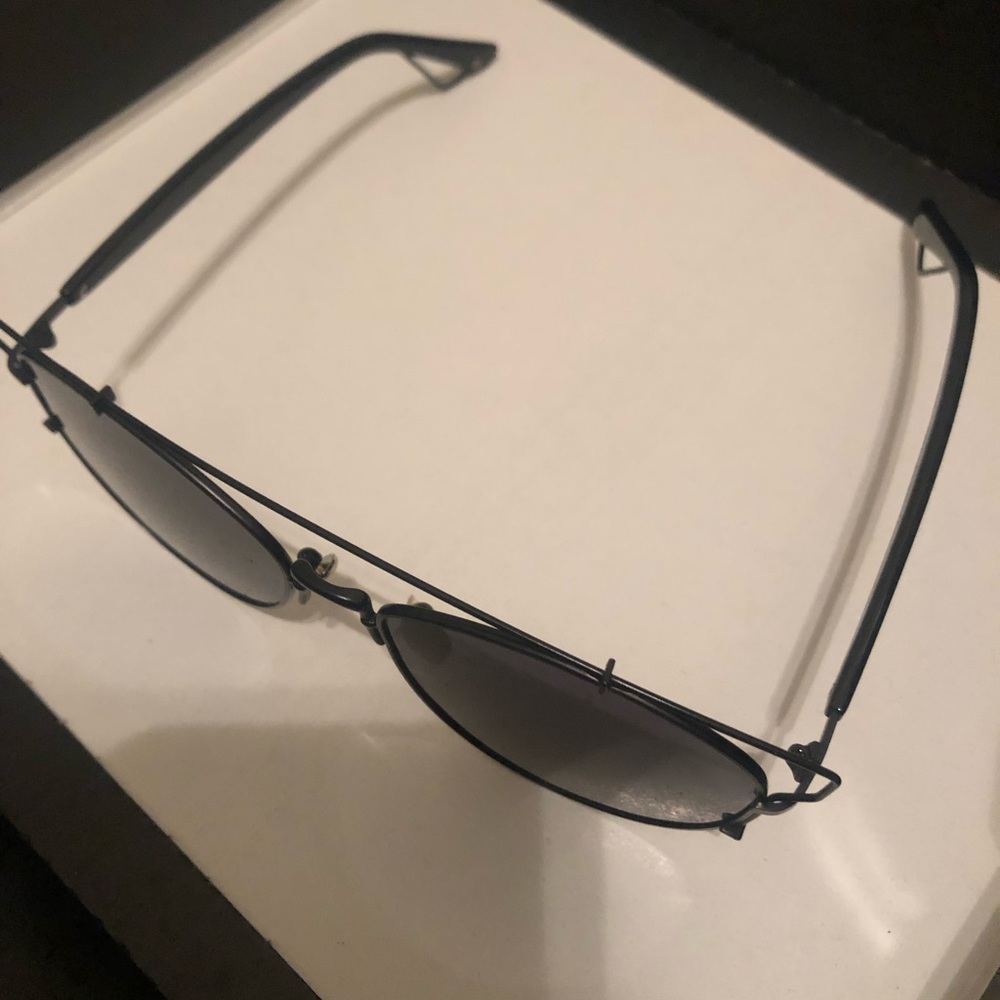 Sunglasses - Picture 3 of 5